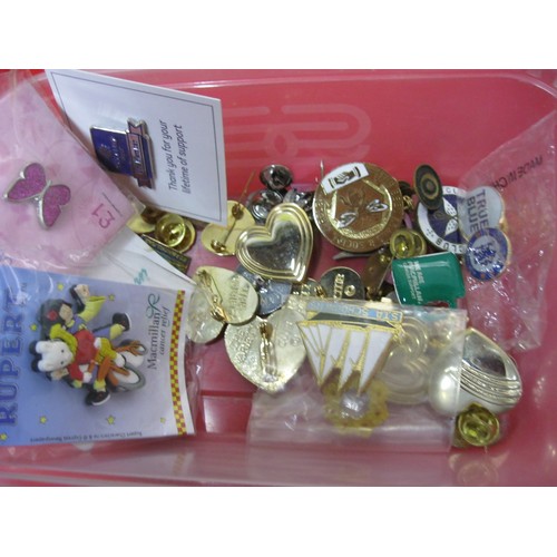 230 - A tub of vintage pin badges