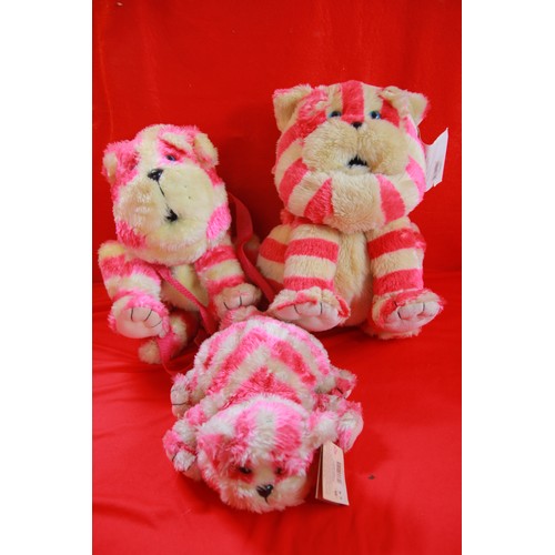 366 - A Bagpuss backpack, a Bagpuss pyjama case and a cuddly Bagpuss