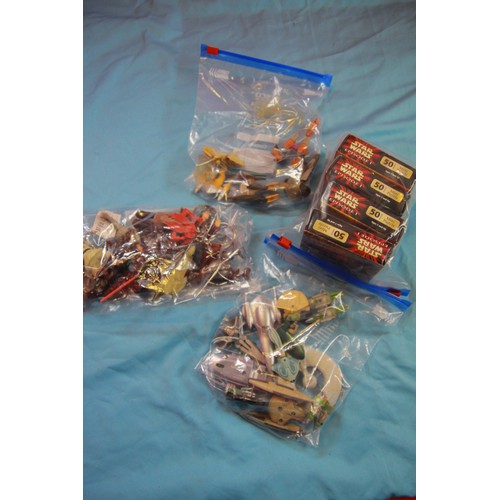 370 - An assortment of Star Wars Episode 1 die cast vehicles, a number of assorted key rings relating to t... 