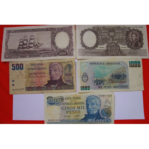 187 - A selection of 36 Argentinian banknotes, many in uncirculated condition