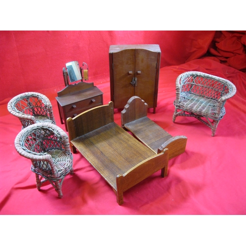 362 - A small assortment of vintage doll's house furniture as pictured, all in good condition