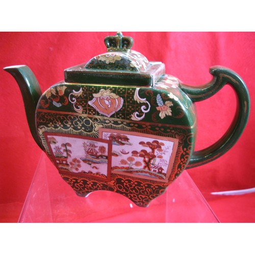 71 - An 1880 Ashworth Brothers/Masons Oriental-style teapot in Two Panels pattern with sliding lid. Some ... 