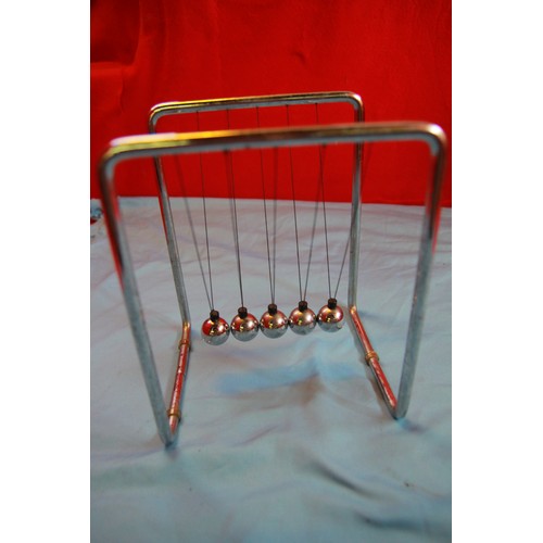 361 - Newton's Cradle - Classic Executive Desk Toy