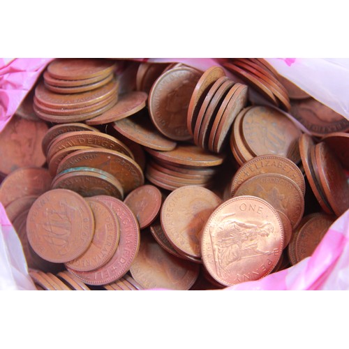 112 - A bag of British pennies and ha'pennies, unsorted