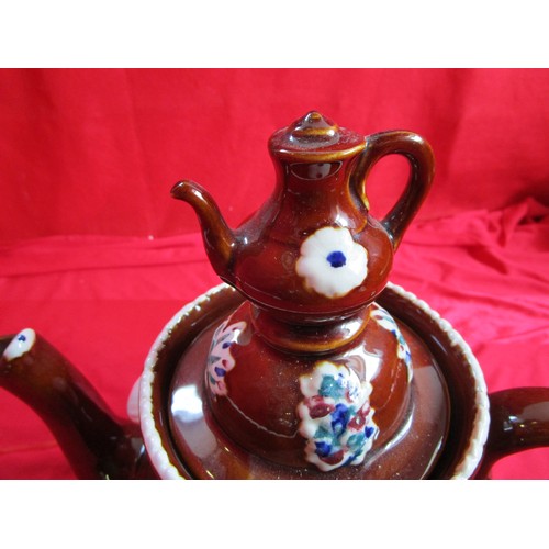 97 - Attractive reproduction Meacham Bargeware teapot