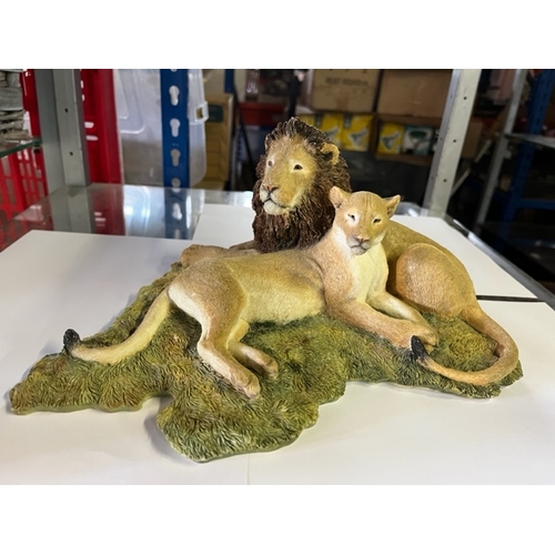 52 - Sherratt & Simpson Lion & Lioness.  Large figure 12