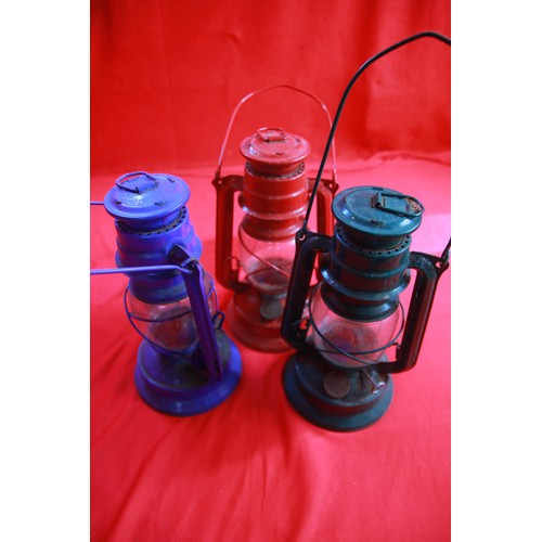178 - 3 vintage paraffin lamps, complete