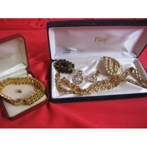 170B - An selection of costume jewellery including a Trifari brooch, all in good order