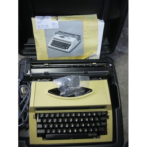171 - A vintage manual typewriter