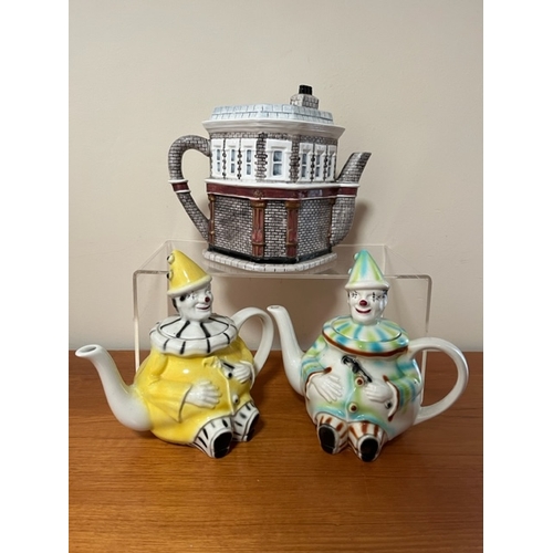 223 - x3 Novelty Teapots.  Two Tony Wood Studio Clowns, one Annie Rowe 'Eastenders'.  Only damage seems to... 