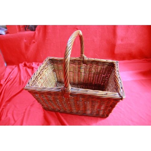 191 - A vintage wicker basket in good order