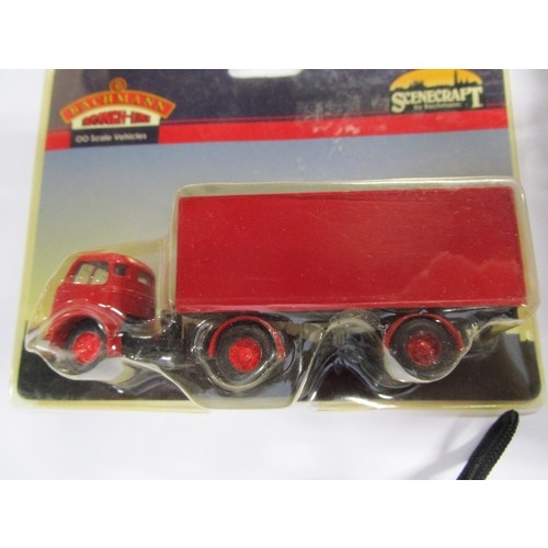 253 - Bachmann Branchline Scenecraft three commercial vehicles British Road Meat haulage ,an early articul... 