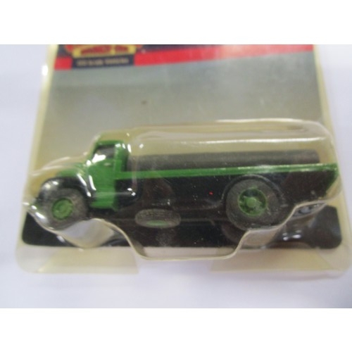 253 - Bachmann Branchline Scenecraft three commercial vehicles British Road Meat haulage ,an early articul... 