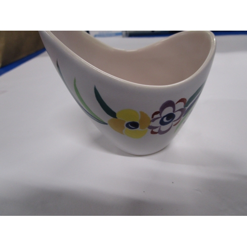 282 - YO pattern Poole Freeform shape traditional vase approx 4 inches high in pristine condition