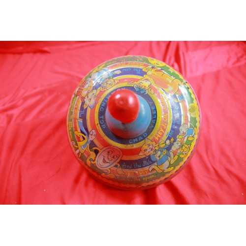 300 - A vintage tin plate child's spinning top in working order