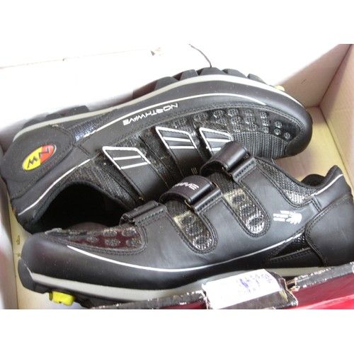 327 - A pair of North Wave cycling shoes size UK11 supplied in original box with SPD clips, never worn or ... 