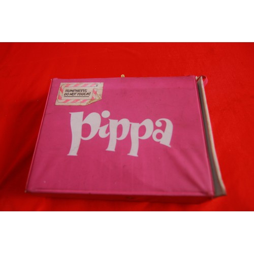 102 - A vintage Pippa carry case containing a pair of 'Pippa' dolls and a selection of clothing for the sa... 