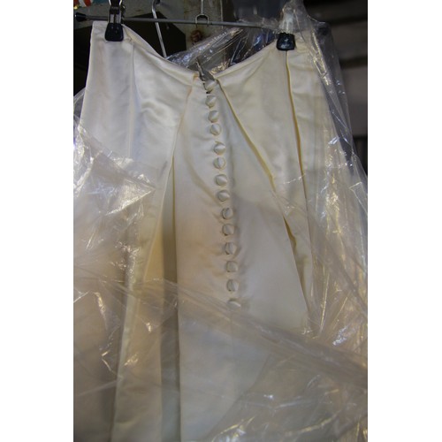 138 - An early 20th century cream satin wedding dress with train in outstanding condition, size approximat... 