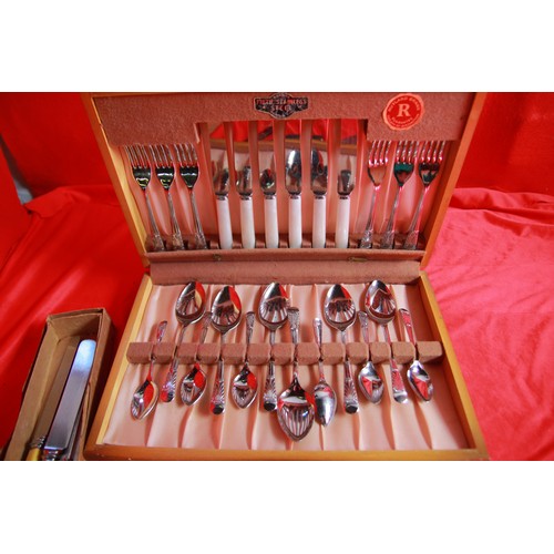 197 - A canteen of Rutland Brand cutlery in good order, a vintage Joseph Rodgers & Sons box containing 6 G... 