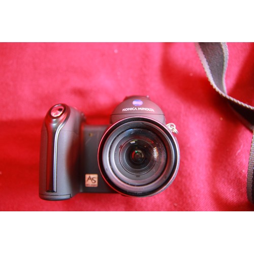 307 - A pair of Digital Cameras comprising a Fuji Finepix S6500fd in case and a Konica-Minolta Dimage Z5 i... 