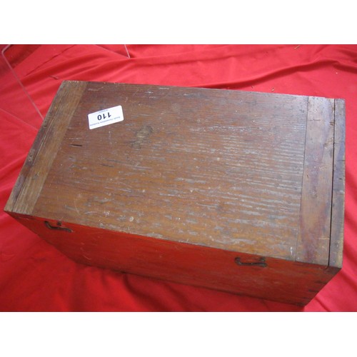 110 - An Admiralty Pattern 5946 Integrator A/S 9L dated 1942, in original wooden case usede for Anti-Subma... 