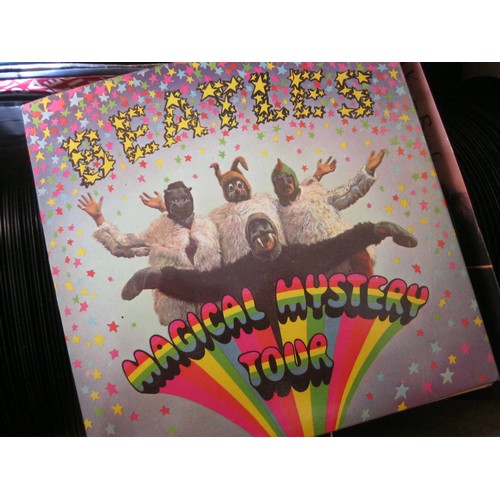 302 - A large box of 1960s and 70s singles, some rare including Beatles Magical Mystery Tour book & EP