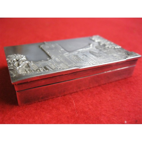 117C - A sterling silver snuff or pill box with an image of South Petherton Church in relief to the cover, ... 