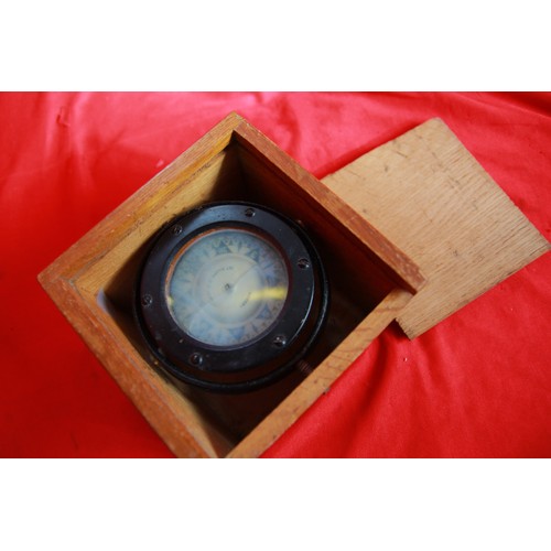 98 - A vintage gimballed compass in wooden box by Capt O M Watts Ltd of London in good condition and work... 