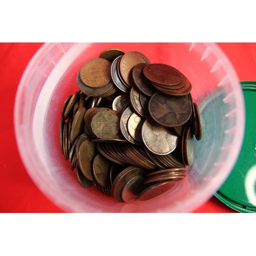 163 - A tub containing 2.7Kg of old coins including a large quantity of Victorian pennies