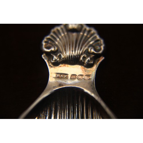 189 - A sterling silver shell bowled caddy spoon, approx weight 21g, hallmarked for London 1967 by Richard... 