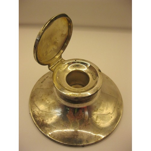 183 - A substantial capstan inkwell in sterling silver, 12.5cm in diameter, hallmarked for Chester 1921 by... 