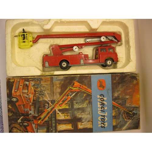 257 - A boxed Corgi Major #1127 Simon Snorkel Fire Engine, wear to box, model very good