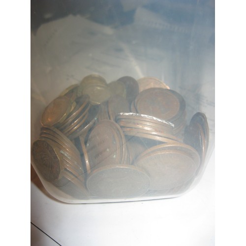 224 - A tub of mainly pennies, including Victorian