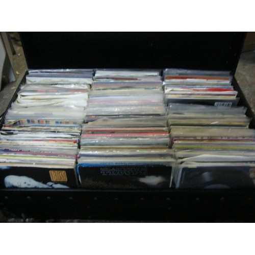 222 - A large box of 45rpm singles, at a quick glance there seems to be quite a lot of 80s or 90s Indie st... 