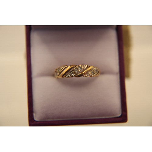 27 - A 9 carat gold ring set with zirconiums, approx weight 1.64g, size P