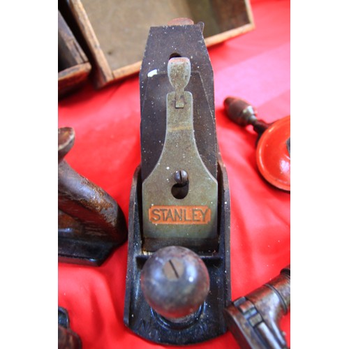 169 - A box of vintage tools including a small quantity of planes in good order including Stanley No 4, No... 