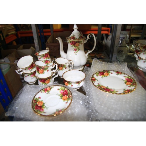 100 - Old country roses coffee set including Coffee pot ,Cream, sugar 6 coffee cups and saucers and six ca... 