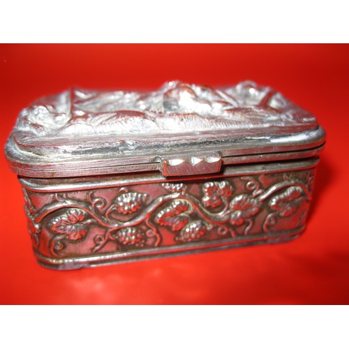 227 - An imposing silver ring box repousse floral decor to sides and a cock and chicken to the lid, in goo... 