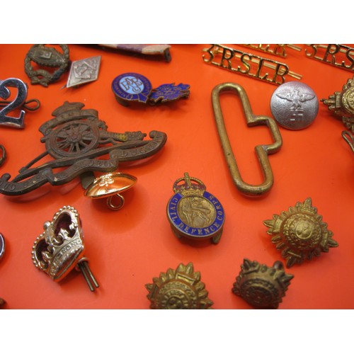 362 - A small collection of military items including Dorset Regt and other shoulder titles in brass, a Mil... 