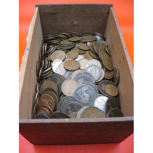 366 - A large quantity of obsolete UK and foreign coins