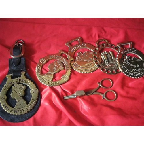 397 - A box of assorted brass- and other metal-ware including horse brasses with Purbeck links