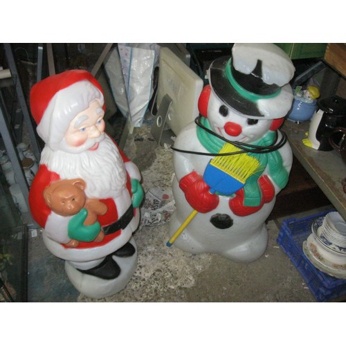 400 - A pair of plastic garden Christmas ornaments, one of a snowman, the other of Father Christmas, both ... 