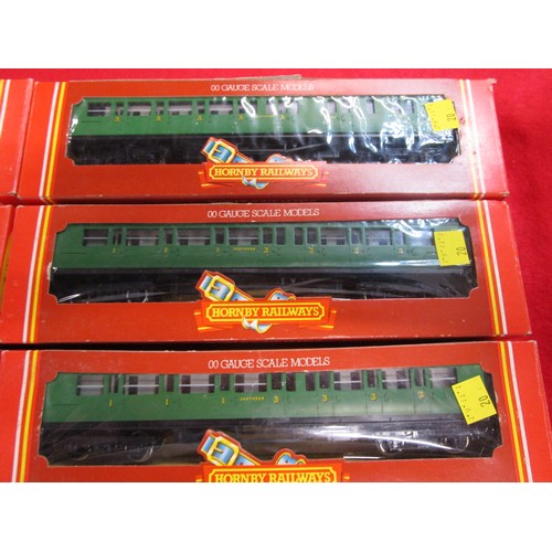 20 - A rack of Hornby SR coaches  Four  r486 Composite One r424 composite and R487 Brake 3rd