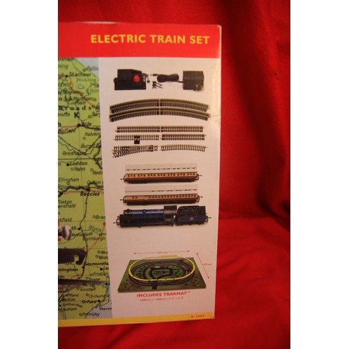 Hornby R1089 'The Anglian' train set with B12 460 61525 in BR Express