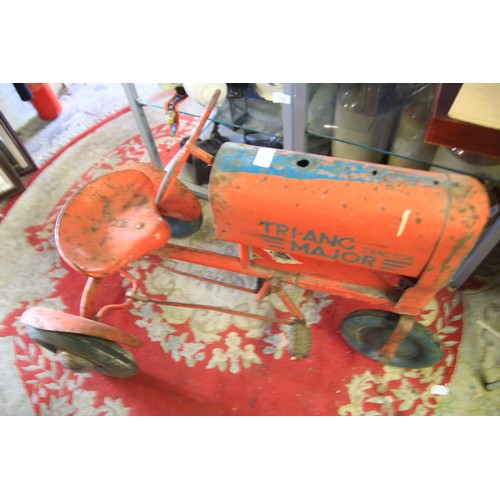 7 - A vintage tin-plate Triang Major ride-on Tractor with metal wheels, original paint finish