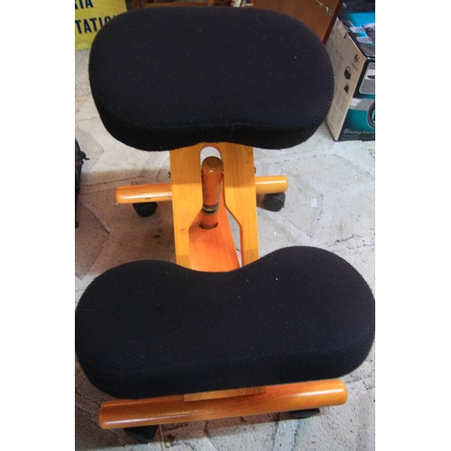 8 - Orthopaedic Kneeling Chair