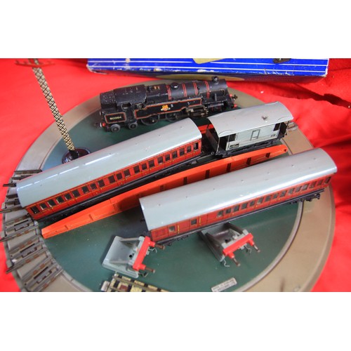 3 - A Hornby Dublo 3-Rail Train Set and a boxed Royal Mail coach. locos are untested