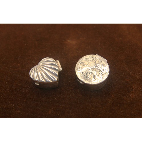 60 - A pair of small sterling silver snuff- or pill-boxes, one heart-shaped with fluted decor to lid, the... 