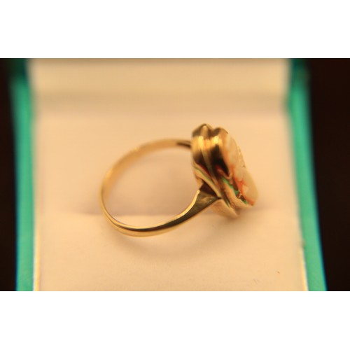 116 - A 9 carat gold cameo ring, size N, approx weight 2.9g