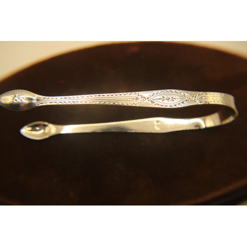 120 - A pair of Victorian sugar tongs with elegant decoration, hallmarked but no date letter, by Thomas Ol... 